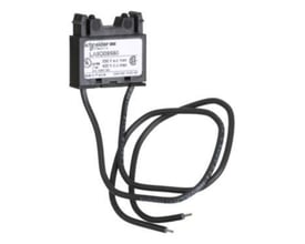Schneider Electric overspændingsbegrænser LA9D09980 med ledninger og mærkat med produktinformation og godkendelsesmærker.