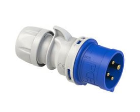 PC Electric CEE-stikprop SHARK 16A med fire poler og IP44-beskyttelse, vist fra siden med blå stikdel og gråt hus.