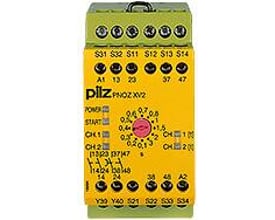 Pilz PNOZ XV2 sikkerhedsrelæ i gul og grøn, med 24VDC spænding og justerbar timer fra 0 til 30 sekunder.