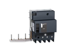 Schneider Electric PFI modul NG125, 3-polet, 63A, 100mA, vist fra siden med fokus på testknap og tilslutningsskruer.
