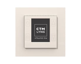 mTouch One-R termostat og regulator i polarhvid, med stort sort display og knapper til betjening. Den har et ikon for børnesikring.