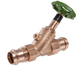 Kemper 35 mm ECO fristrømsventil i rødgods med grønt betjeningshåndtag og V-press tilslutning, isoleret på hvid baggrund.