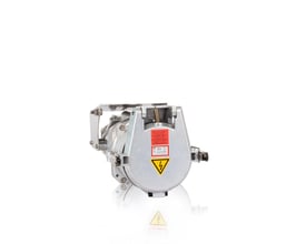 Robust CEE vægudtag 600A, 6h, IP67, 3P+PE, vist i en sideprofil med monteringsbeslag.