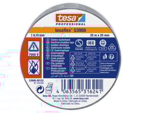 Tesa Professional tesaflex 53988 isoleringstape i grå PVC, 25 mm x 25 meter, med diverse internationale certificeringer og produktinformation på etiketten.