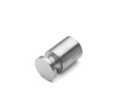 d line klædekrog Ø14 x 23 mm med bøsning i krom, set skråt forfra med rund knop og cylindrisk fæste.