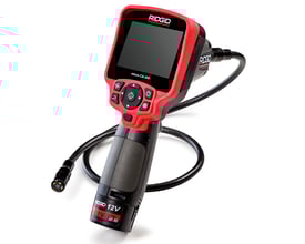 Ridgid Micro CA-350 inspektionskamera med 3,5" LCD-skærm og bøjeligt 90 cm kabel i rød og sort.