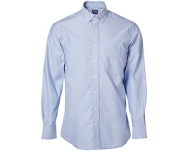 Mascot Crossover langærmet skjorte i lysblå, størrelse 41/42, fremstillet af 70% bomuld og 30% polyester. Skjorten har stolpelukning og en brystlomme.