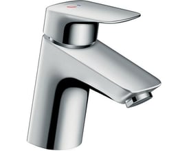 Hansgrohe Logis 70 håndvaskarmatur i blank krom med ét greb og en kort, flad tud, set skråt forfra.