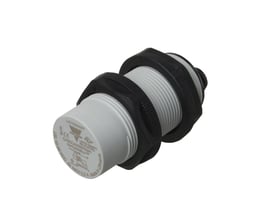Carlo Gavazzi kapacitiv aftaster M30 med hvidt gevindhus og sorte monteringsmøtrikker, set skråt forfra.