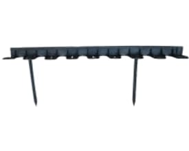 NID Georeff kantsikring på 45 mm i mørkegrå med integrerede plastiksøm til fastgørelse i jorden.