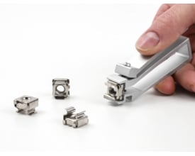 Delock tang til montering af cage nuts M4, M5 og M6 i netværksskab.