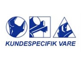 Logo med tre blå figurer i cirkel, firkant og trekant, samt teksten KUNDESPECIFIK VARE.