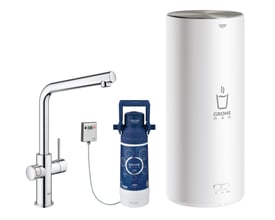 GROHE Red II Duo køkkenarmatur med L-tud i Supersteel samt L-kedel og filter vist samlet.