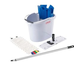 Komplet Vileda moppesæt med 10 liters hvid spand, blå moppeklemme, mikrofiber fladmoppe, og teleskopskaft på hvid baggrund.