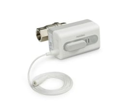 Resideo L5 WiFi-afspærringsventil med hvid aktuator, 1" tilslutning og kabel set skråt forfra.