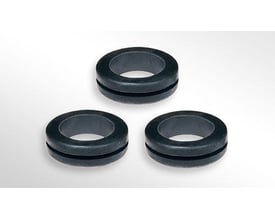 Tre sorte neopren gummityller af typen DA, med en ydre diameter på 90 mm og en indre på 110/20 mm, vist på en grå baggrund.