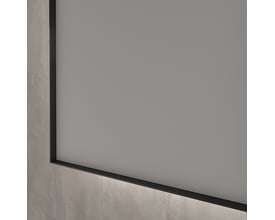 Detalje af Sanibell INK SP32 LED spejl med matsort ramme, viser indirekte lys langs kanten.