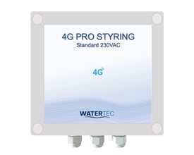 Watertec 4G PRO SMS-styring, standardmodel til 230 VAC, i gråt kabinet med kabelgennemføringer.