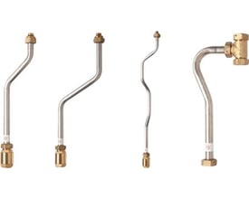 Fire forskellige Termix konverteringsrørsæt i rustfrit stål med messingfittings, designet til Termix Novi.