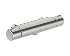 Nærbillede af Oras Nova Eco brusearmatur, der viser dets kromfinish, to greb og termostatdetaljer med hvid baggrund.