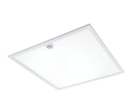 SG Armaturen Sense Pro LED-panel 600x600 mm i hvid med integreret PIR-sensor, vist fra en let vinkel mod hvid baggrund.
