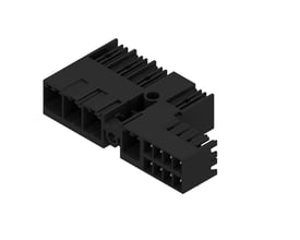 Weidmüller hybridstik til printkort med fire poler og 90° vinkel, set skråt ovenfra med tilslutningsåbninger synlige.