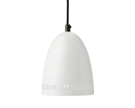 Tæt på Superliving Dynamo pendel i mat hvid med E27 fatning og sort ledning, isoleret på hvid baggrund.