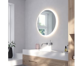 Loevschall Johannesburg RGB spejl, Ø80 cm, med varmt hvidt LED-lys installeret i et moderne badeværelsesmiljø over en vask.