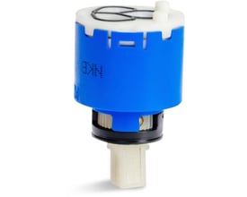 Kartouche FK-0322 til Blue Label håndvaskarmatur, med blå cylindrisk krop og hvid bund. Bruges til indbygning.