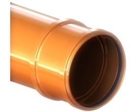 Uponor PP-kloakrør på 200 mm og 3 meter med glat, rødbrun overflade og muffe med synlig tætningsring.