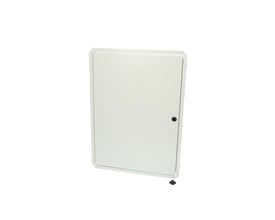 Fibox inderdørssæt i elforsinket stål til Arca vægskabe 800x600 mm, lukket og monteret på en hvid baggrund.