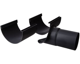 Plastmo justerbart tudstykke i sort plast med 75 mm diameter, vist på hvid baggrund.