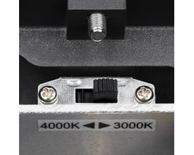 Nærbillede af CCT-switch på SLV Enola Square L væglampe til valg mellem 3000K og 4000K lysfarve.