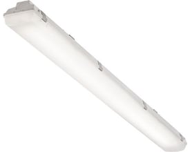 Lumitech IP65 LED-armatur på 50 W med lang, grå krop, opal afskærmning og synlige clips, set skråt forfra.
