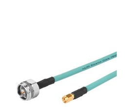 Siemens RCOAX kabel med N-connect han og R-SMA han stik i lyseblå farve, 1 meter langt.