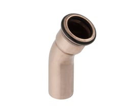 Geberit Mapress bøjning 30 grader med nippel i kobberfinish, 28 mm diameter, isoleret på hvid baggrund.