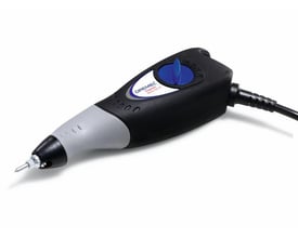 Dremel 290JM gravørmaskine fra Bosch i sort og grå med blå dybdeindstilling og graveringsspids.