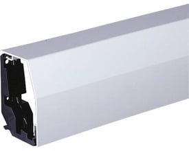 Hager kabelafdækning RK 190 i perlegrå (RAL 7035) viser det indre monteringssystem og en dybde på 150 mm.