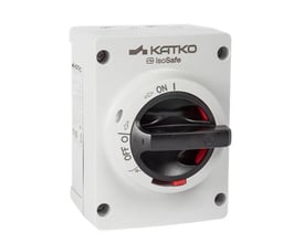 Katko IsoSafe KEM 440 M2 2XM25P sikkerhedsafbryder i hvidt kabinet med sort drejehåndtag og røde markeringer.