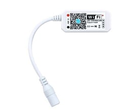 Google Smart Home RGB+WW LED-controller med hvidt kabel og stik, vist med Wi-Fi-mærkat og QR-kode.