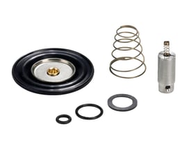 Nærbillede af Danfoss reservedele, inklusive EPDM-membran, spiralfjeder og ventilkerne på hvid baggrund.
