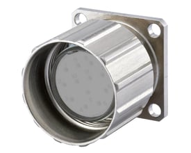 Weidmüller M23-hus til rundstik i kobber-zink-legering, set skråt forfra med rundt stikfelt og firkantet flange.