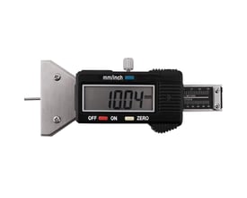 Diesella digital dækprofilmåler med 0-25mm måleområde og 0,01mm aflæsning, viser 10.04mm på LCD-displayet.