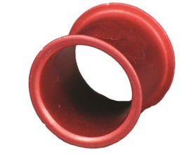 Tæt på ETI D01 pasring i rød, viser den bredere flange og den indre diameter for 10A sikring.