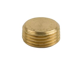 Afslutningsprop til radiator i messing med 1/2" gevind og hul til Unbrako nøgle, isoleret på hvid baggrund.