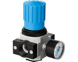 Festo press regulator LR-1/8-D-7-MINI med blå drejeknap og manometer, ideel til pneumatiske systemer.