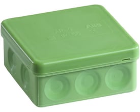 ABB AP9 forgreningsdåse i grøn plast med synlig mærkning 'ABB AP 9 IP 55 CE' og membranipler på siden.