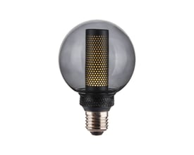 Halo Design COLORS CORE Smoke LED lyskilde med røgfarvet glas, cylindrisk mønstret indsats og E27 fatning på hvid baggrund.