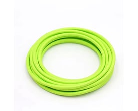 En snoet lysegrøn stofledning på 5 meter med 2x0.75 mm² ledere og 230V, præsenteret på en hvid baggrund.