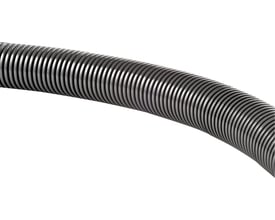 Nærbillede af den grå HellermannTyton HelaGuard HG-SW PA6 slange, der viser dens fleksible og korrugerede overflade.